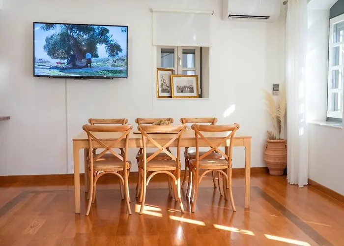 Naias Aegina, Sea-Front Apartment 95 Sqm