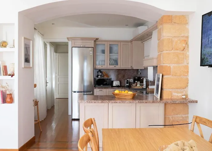 Naias Aegina, Sea-Front Apartment 95 Sqm