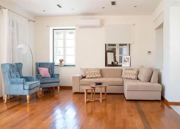 Naias Aegina, Sea-Front Apartment 95 Sqm